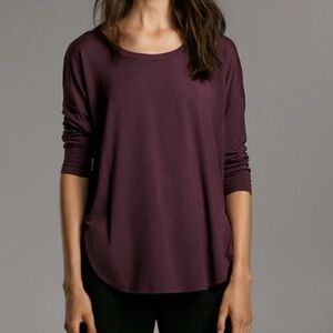 Babaton Burgundy Norris 3/4 Sleeve Stretchy Top Tee Medium Fall Casual Aritzia